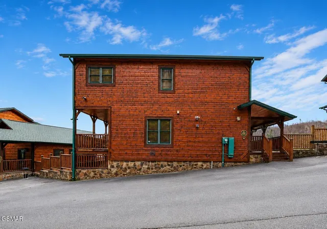 Photo 2 of Single family home for sale at 832 Resort Way, Gatlinburg, TN 37738 | MLS# 3591625 | Listing updated on 2026-09-24