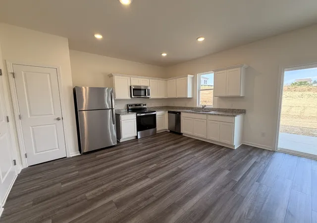 Photo 3 of Sale Pending at 3301 Pippin St, Columbia, TN 38401 | MLS# 3246144 | Listing updated on 2026-10-27