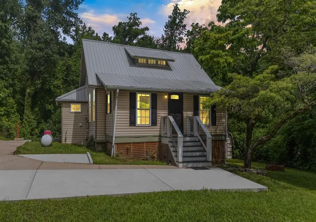 1st image of 4675 University Dr, Ooltewah, TN 37363 | MLS# 3304611