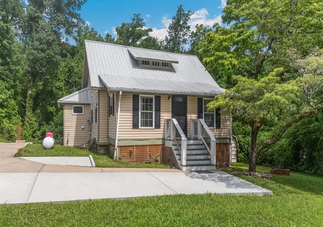 2nd image of 4675 University Dr, Ooltewah, TN 37363 | MLS# 3304611
