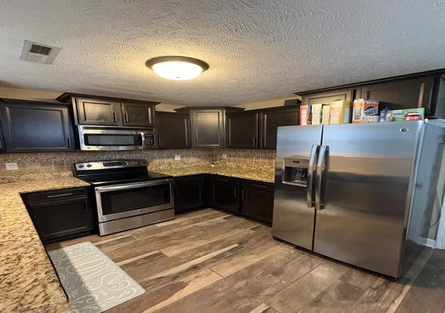 Photo 4 of Sale Pending at 3728 Crisscross Ct, Clarksville, TN 37040 | MLS# 3270611 | Listing updated on 2026-10-29
