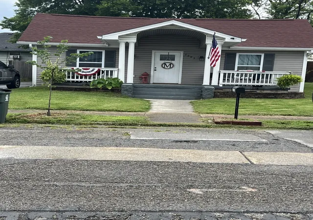 Photo 1 of Single family home for sale at 2303 Duncan Ave, Chattanooga, TN 37404 | MLS# 3246269 | Listing updated on 2026-08-20