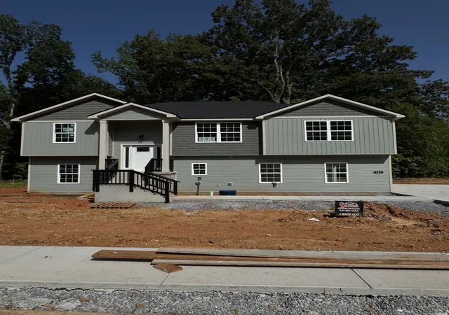 2nd image of 321 Tisha Ct, Clarksville, TN 37042 | MLS# 3247621