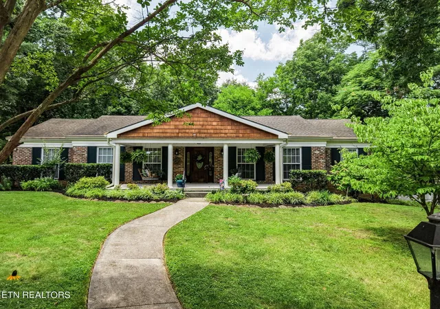 Homes for sale in Knoxville, TN | 313 Forest Oak Dr, Knoxville, TN 37919 | MLS# 3246316