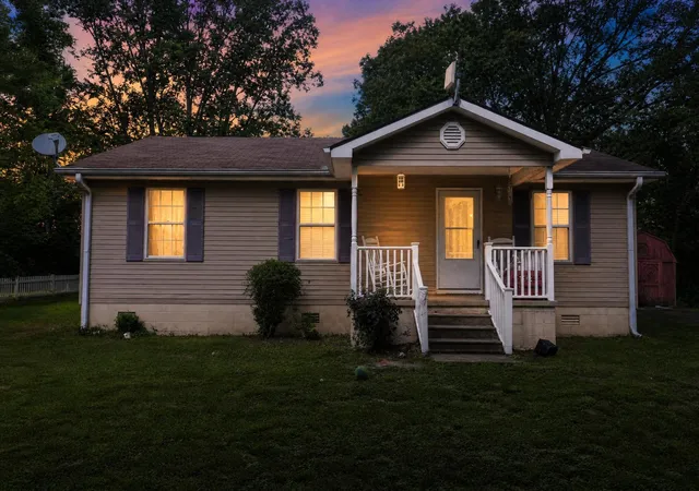 Homes for sale in Kenton, TN | 405 R Poplar St, Kenton, TN 38233 | MLS# 3246361