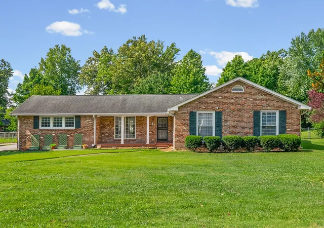 Homes for sale in Clarksville, TN | 2154 N Meadow Dr, Clarksville, TN 37043 | MLS# 3247575