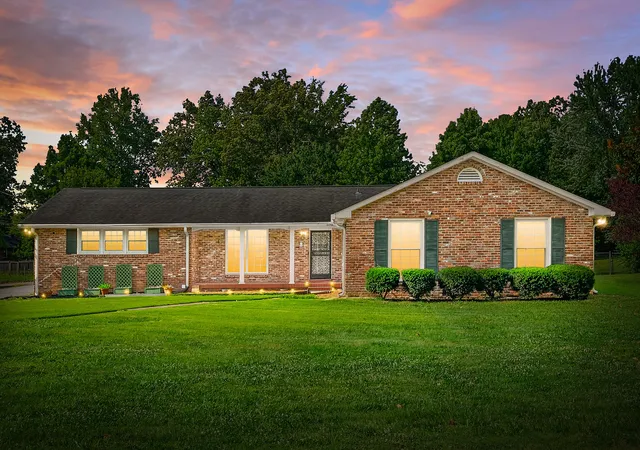 Homes for sale in Clarksville, TN | 2154 N Meadow Dr, Clarksville, TN 37043 | MLS# 3247575
