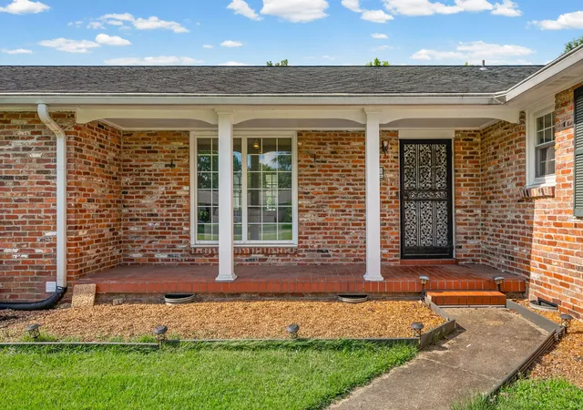 Homes for sale in Clarksville, TN | 2154 N Meadow Dr, Clarksville, TN 37043 | MLS# 3247575