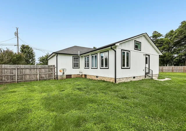 Photo 2 of Single family home for sale at 2312 Forrest Flds Dr, Chapel Hill, TN 37034 | MLS# 3246529 | Listing updated on 2026-09-04