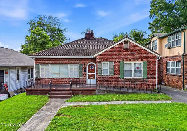 1st image of 3208 E Magnolia Ave, Knoxville, TN 37914 | MLS# 3246540