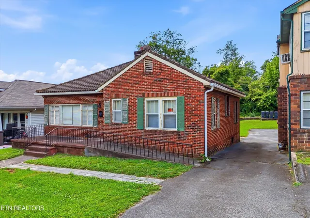2nd image of 3208 E Magnolia Ave, Knoxville, TN 37914 | MLS# 3246540