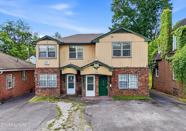 1st image of 3206 E Magnolia Ave, Knoxville, TN 37914 | MLS# 3246542