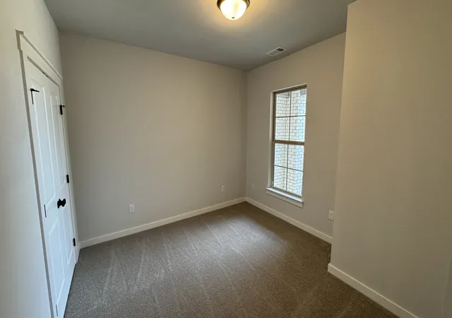Photo 4 of Townhouse for sale at 504 W Foxrun, Springfield, TN 37172 | MLS# 3247006 | Listing updated on 2026-10-04