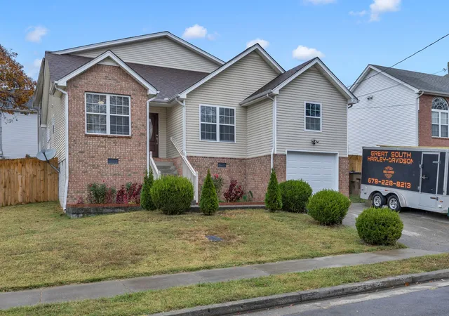 Photo 3 of Single family home for sale at 5200 Rockridge Ct, Antioch, TN 37013 | MLS# 3251738 | Listing updated on 2026-08-20