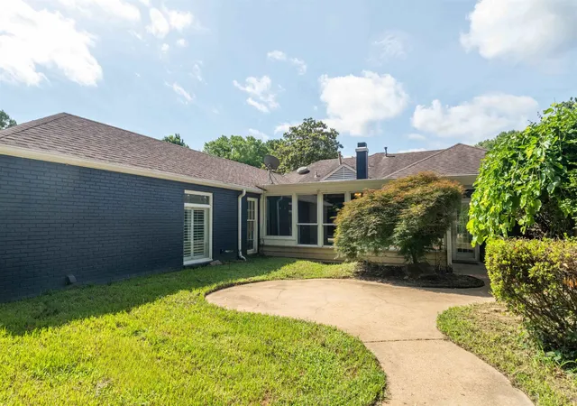 Photo 4 of Single family home for sale at 6102 Sugar Tree Dr, Bartlett, TN 38134 | MLS# 3545256 | Listing updated on 2026-10-01