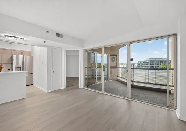 2nd image of 900 19Th Ave S, Nashville, TN 37212