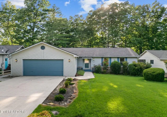 Photo 1 of Single family home for sale at 16 Trafalgar Ln, Crossville, TN 38558 | MLS# 3246674 | Listing updated on 2026-09-22
