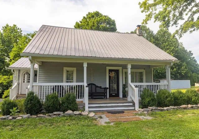 Homes for sale in Bethpage, TN | 355 Whitson Rd, Bethpage, TN 37022 | MLS# 3246775