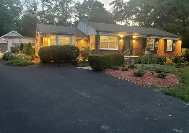 Photo 2 of Single family home for sale at 865 W Hillwood Dr, Nashville, TN 37205 | MLS# 3246736 | Listing updated on 2026-08-01