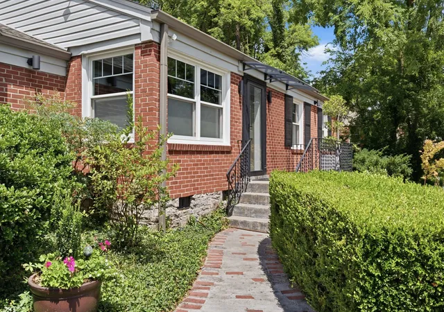 Photo 3 of Single family home for sale at 865 W Hillwood Dr, Nashville, TN 37205 | MLS# 3246736 | Listing updated on 2026-08-01