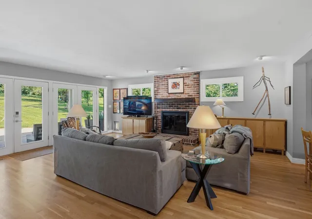 Photo 4 of Single family home for sale at 865 W Hillwood Dr, Nashville, TN 37205 | MLS# 3246736 | Listing updated on 2026-08-01