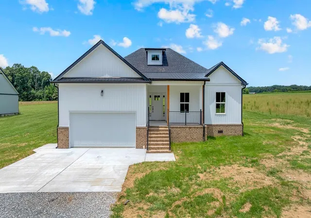 Photo 1 of Single family home for sale at 84 Meadowood Ln, Winchester, TN 37398 | MLS# 3247907 | Listing updated on 2026-08-25