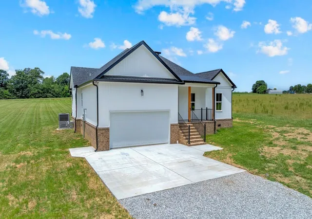 Photo 2 of Single family home for sale at 84 Meadowood Ln, Winchester, TN 37398 | MLS# 3247907 | Listing updated on 2026-08-25