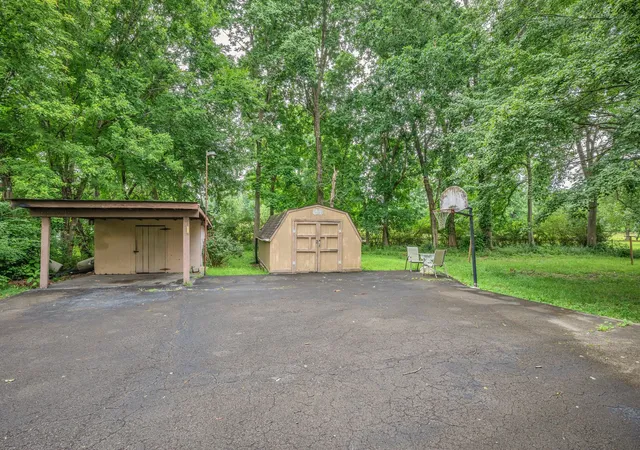 Homes for sale in Dickson, TN | 100 Kennel Rd, Dickson, TN 37055 | MLS# 3246757