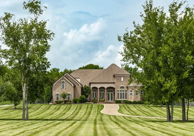 Photo 1 of Single family home for sale at 2436 Long Holw Pike, Hendersonville, TN 37075 | MLS# 3246829 | Listing updated on 2026-10-03