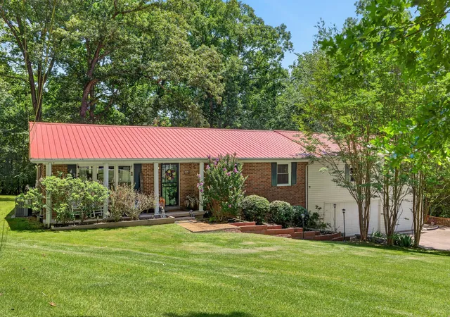 Homes for sale in Dover, TN | 313 Valley View Rd, Dover, TN 37058 | MLS# 3247582