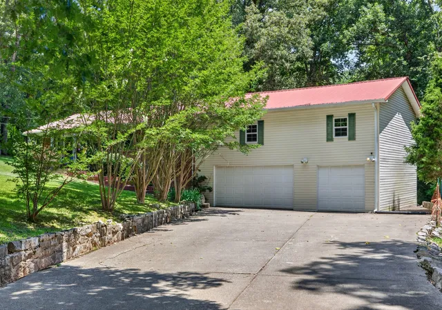Homes for sale in Dover, TN | 313 Valley View Rd, Dover, TN 37058 | MLS# 3247582