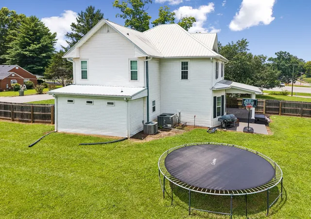 Photo 3 of Single family home for sale at 106 Lafayette Ave, Lawrenceburg, TN 38464 | MLS# 3246929 | Listing updated on 2026-08-29