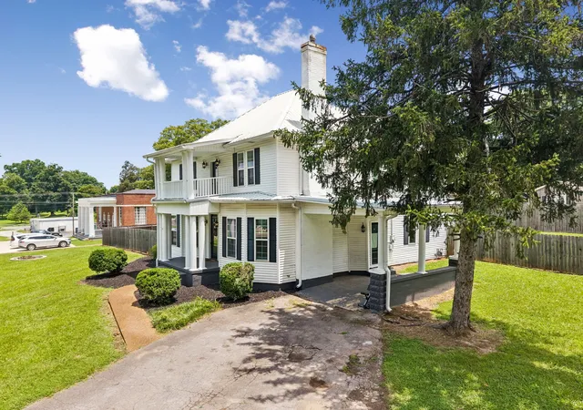 Photo 3 of Single family home for sale at 106 Lafayette Ave, Lawrenceburg, TN 38464 | MLS# 3246929 | Listing updated on 2026-08-29