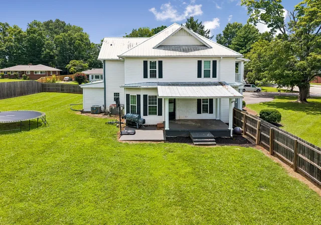 Photo 4 of Single family home for sale at 106 Lafayette Ave, Lawrenceburg, TN 38464 | MLS# 3246929 | Listing updated on 2026-08-29