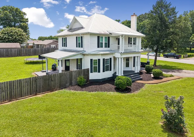 2nd image of 106 Lafayette Ave, Lawrenceburg, TN 38464 | MLS# 3246929