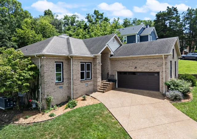 Photo 2 of Single family home for sale at 729 Woodland Way, Nashville, TN 37209 | MLS# 3255684 | Listing updated on 2026-08-30