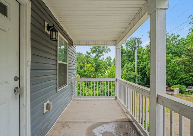 3rd image of 906 E Happy Hollow Dr, Clarksville, TN 37040 | MLS# 3247947