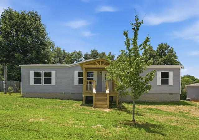 Photo 2 of Manufactured home for sale at 335 Meridian Dr, Smithville, TN 37166 | MLS# 3270644 | Listing updated on 2026-08-20