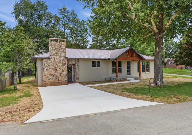 Homes for sale in Winchester, TN | 109 Oak Park, Winchester, TN 37398 | MLS# 3247095