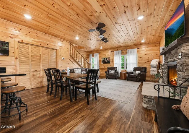 Photo 3 of Single family home for sale at 856862 Crst View Dr, Gatlinburg, TN 37738 | MLS# 3269854 | Listing updated on 2026-09-12