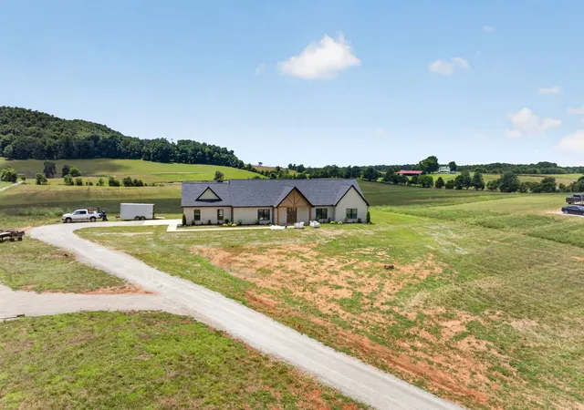 Photo 2 of Single family home for sale at 4169 Gum Springs Mountain Rd, Sparta, TN 38583 | MLS# 3247027 | Listing updated on 2026-10-06
