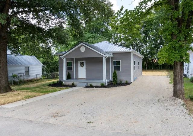 Photo 2 of Single family home for sale at 712 N Greenwood Ext, Lebanon, TN 37087 | MLS# 3253624 | Listing updated on 2026-08-21