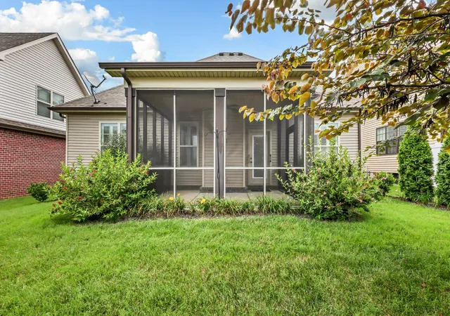 Photo 3 of Single family home for sale at 330 Turnberry Cir, Clarksville, TN 37043 | MLS# 3248773 | Listing updated on 2026-09-17