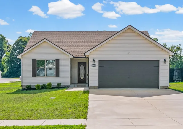 Homes for sale in Clarksville, TN | 1416 Fredrick Dr, Clarksville, TN 37042 | MLS# 3250466