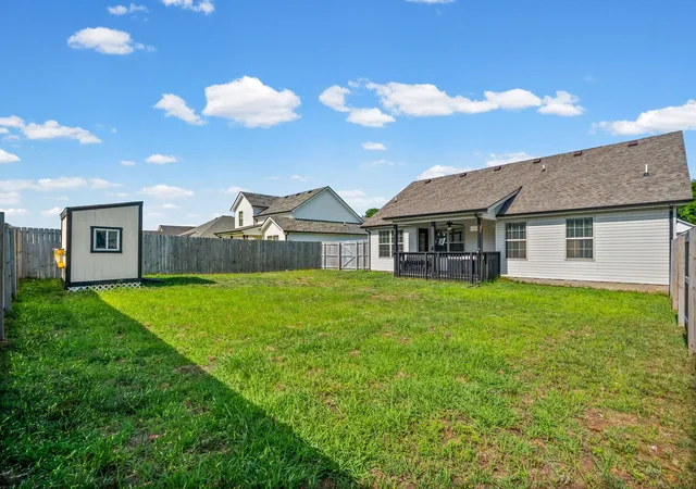 Homes for sale in Clarksville, TN | 1416 Fredrick Dr, Clarksville, TN 37042 | MLS# 3250466