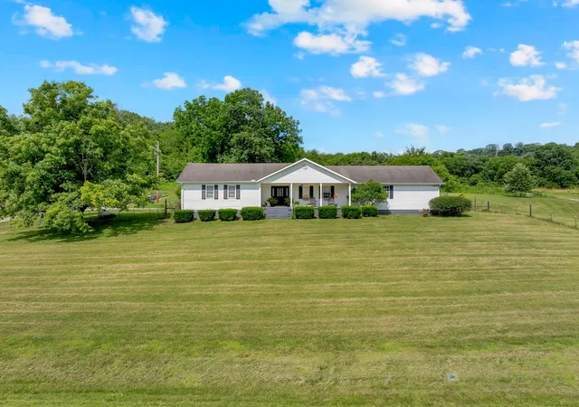 Homes for sale in Winchester, TN | 6933 Winchester Hwy, Winchester, TN 37398 | MLS# 3251628