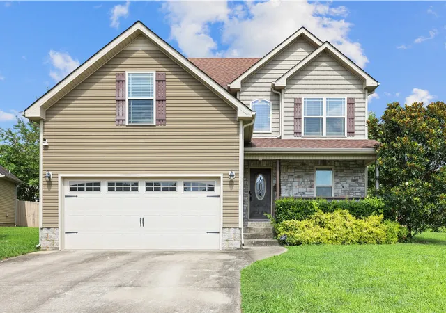 Photo 1 of Single family home for sale at 1928 Bell Chase Way, Clarksville, TN 37040 | MLS# 3304127 | Listing updated on 2026-10-19