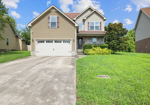 Photo 1 of Single family home for sale at 1928 Bell Chase Way, Clarksville, TN 37040 | MLS# 3304127 | Listing updated on 2026-10-19