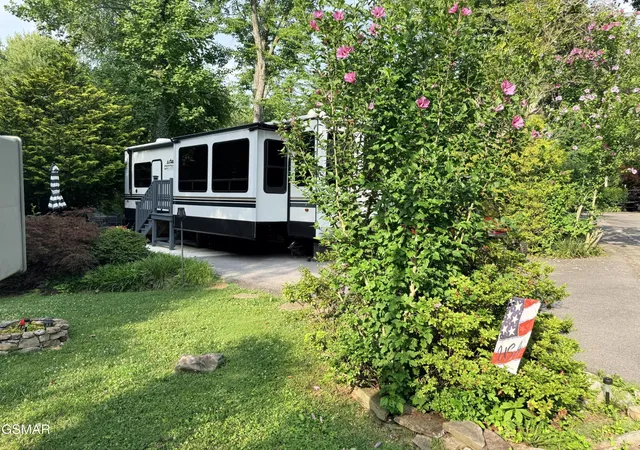3rd image of 4229 E Parkway #110, Gatlinburg, TN 37738 | MLS# 3513057