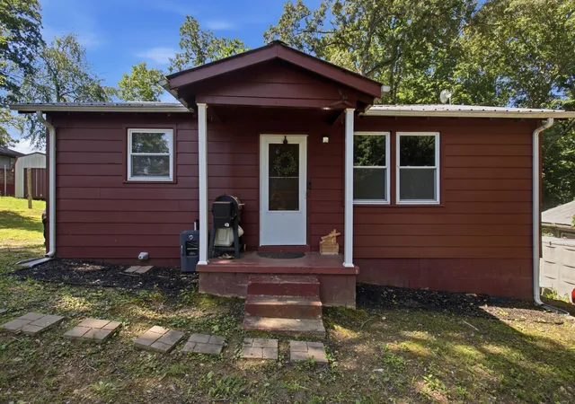 Homes for sale in Centerville, TN | 2103 Hillwood Dr, Centerville, TN 37033 | MLS# 3250225